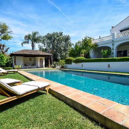 Villa Spacious Andalusian-inspired With Scenic Views *