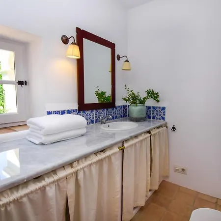 Villa Spacious Andalusian-inspired With Scenic Views Marbella