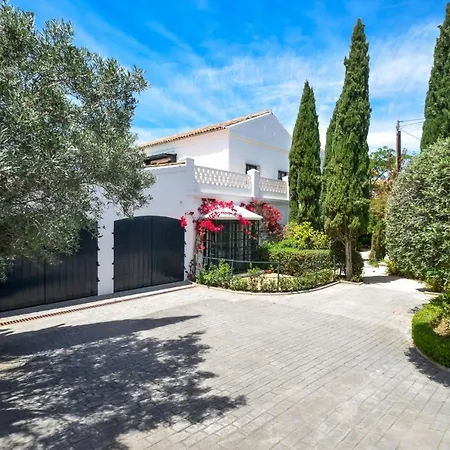 Spacious Andalusian-inspired With Scenic Views Villa *