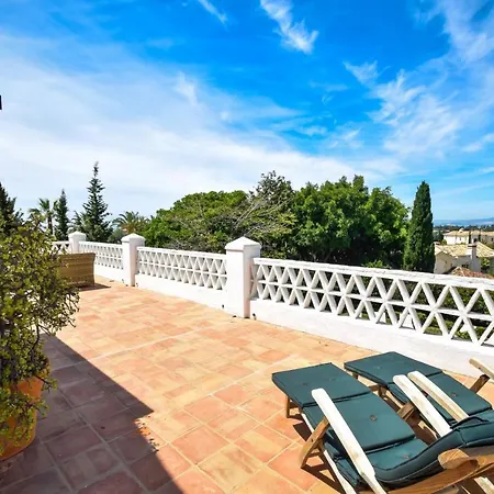Villa Spacious Andalusian-inspired With Scenic Views